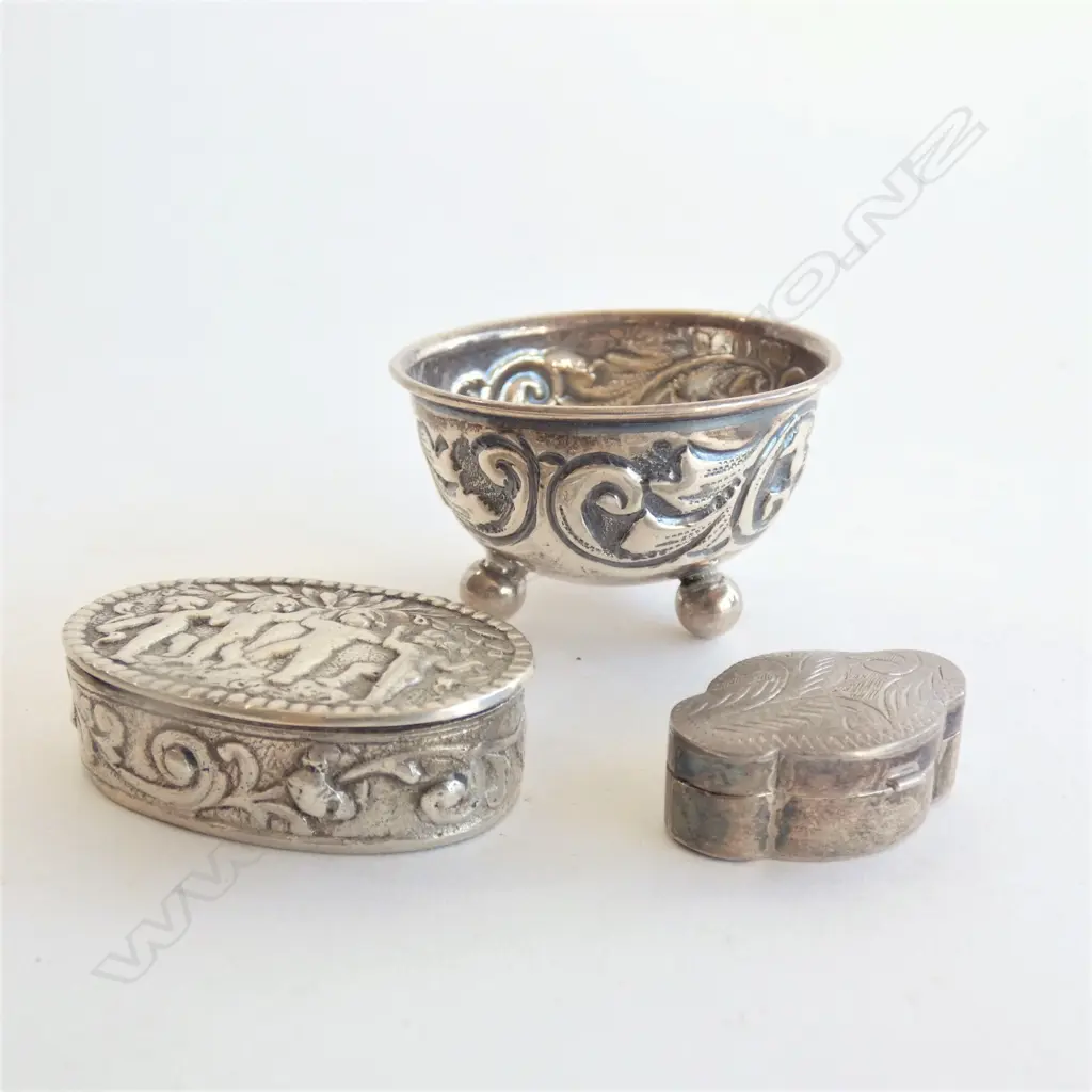 3 STG SILVER PCS; SALT DISH (DIA 45MM) + 2 SM LIDDED PILL BOXES  37GMS  Image 1++