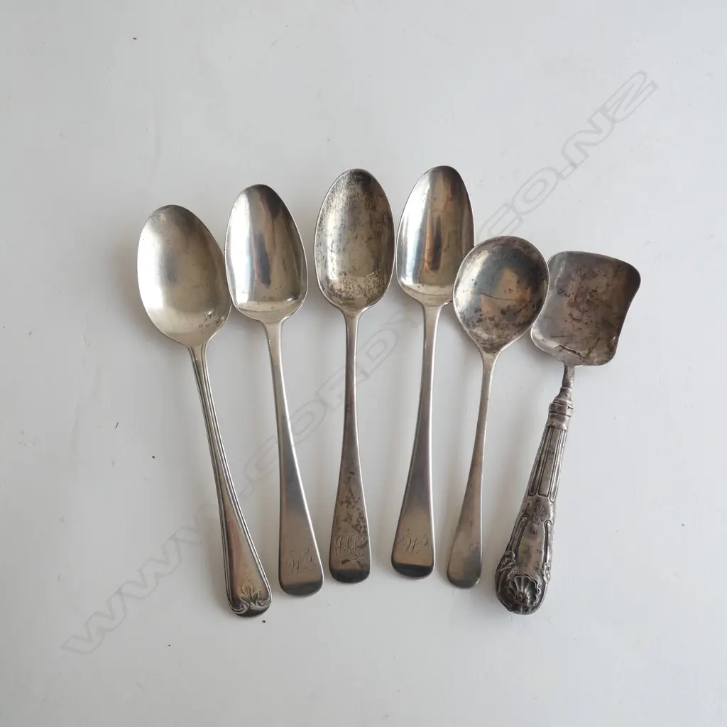 ASSORTED ODD GEORGIAN & VICTORIAN SILVER TEASPOONS  129gm Image 1++