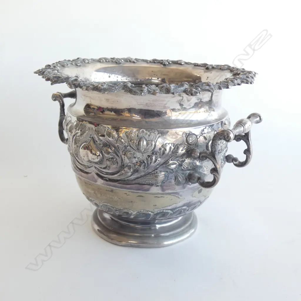 LG VINTAGE HEAVILY DECORACTED SILVER PLATE JARDINIERE H 195MM Image 1++