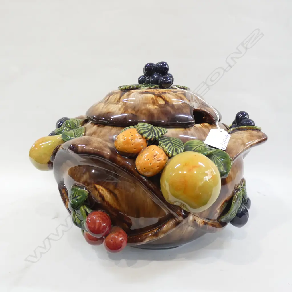 ST PETER GRAZ MAJOLICA TUREEN (CHIP INSIDE) 300mm dia Image 1++