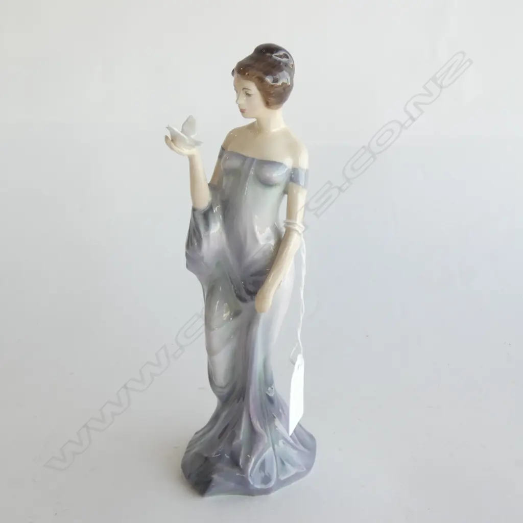 ROYAL DOULTON FIGURINE 'HARMONY' HN2824 H 205MM Image 1++