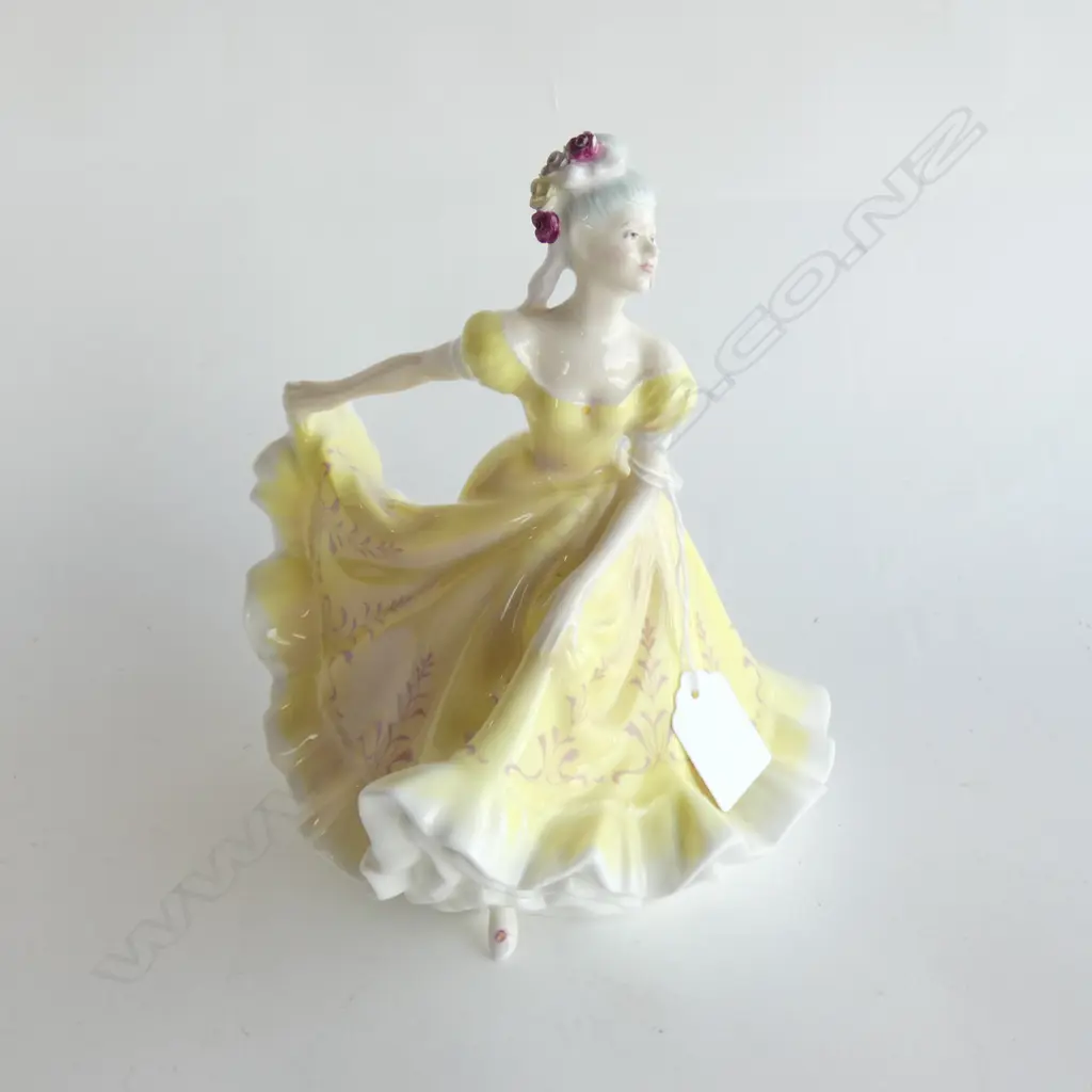 ROYAL DOULTON FIGURINE 'NINETTE' HN 2379 H 210MM Image 1++