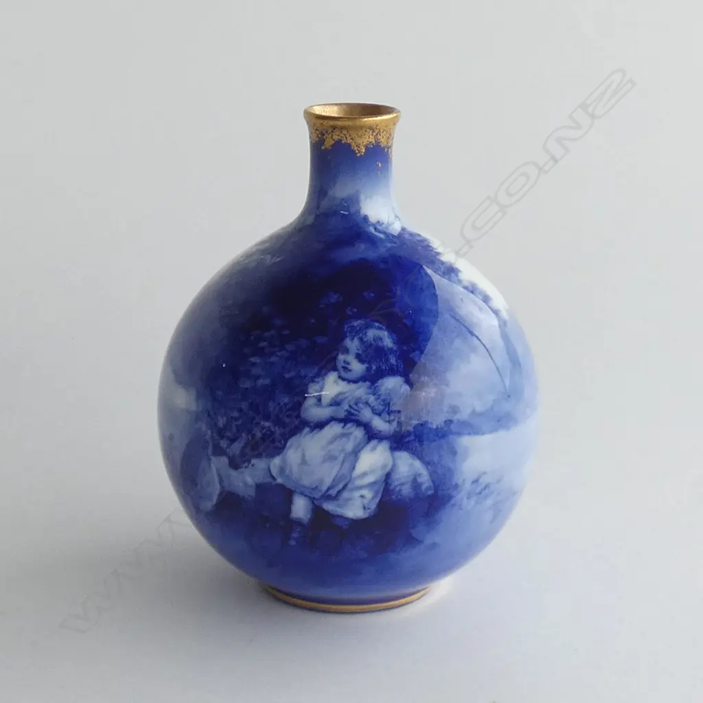 ROYAL DOULTON BLUE CHILDREN SPECIMAN VASE Image 1++