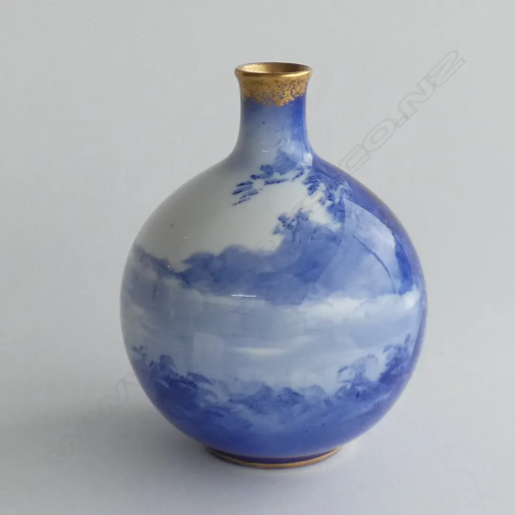 ROYAL DOULTON BLUE CHILDREN SPECIMAN VASE Image 1++