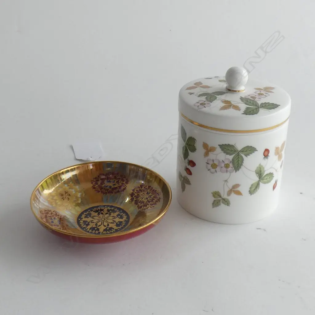 WEDGWOOD LIDDED VANITY JAR + AYNSLEY GILDED DISH Image 1++
