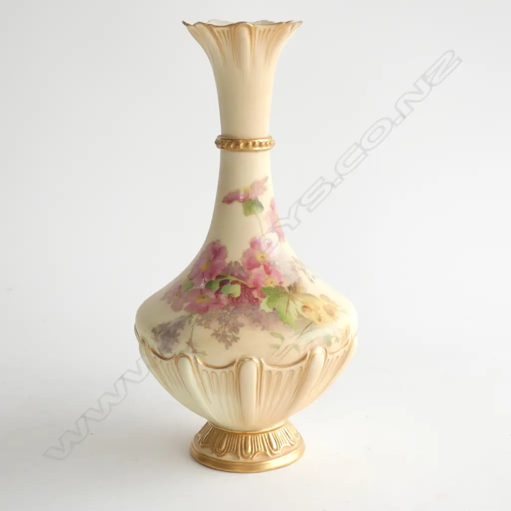 A Royal Worcester vase Image 1++