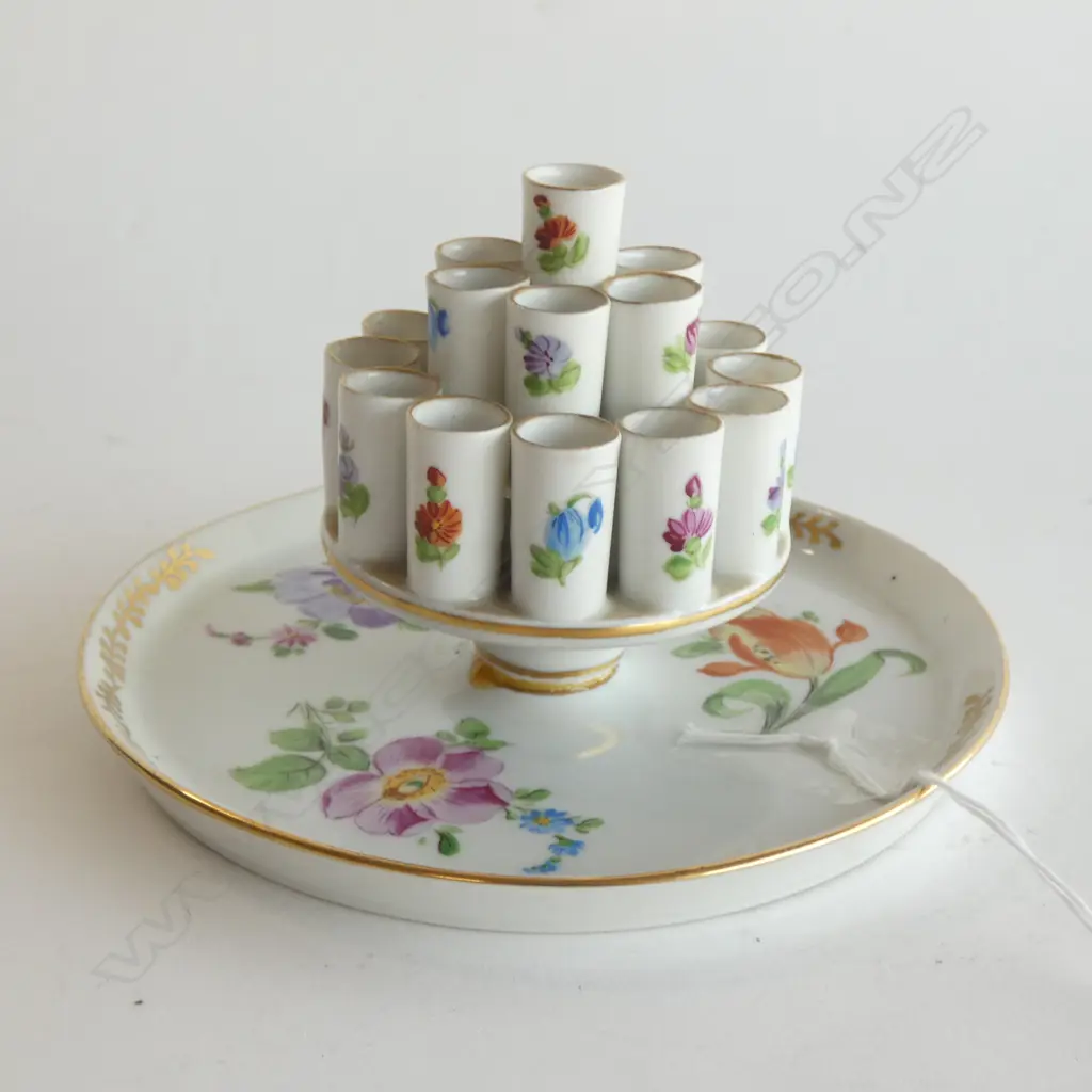 VINTAGE DRESDEN PORCELAIN CIGARETTE HOLDER  DIA 140,MM Image 1++