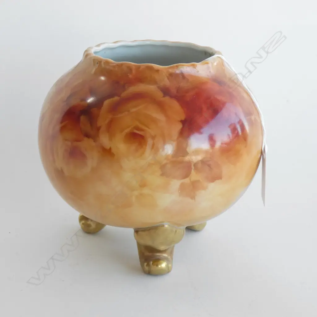 NZ JILLIAN HANLON ROSE HAND PAINTED VASE - GILD GILDED FEET H 150MM SIGNED & DATED 1981  Image 1++