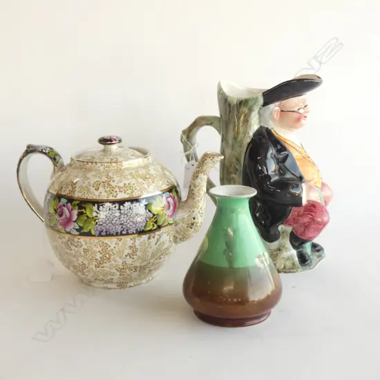 WINTON TEAPOT / SHORTER TOBY JUG (H 215MM) / ROYAL BAYREUTH VASE 