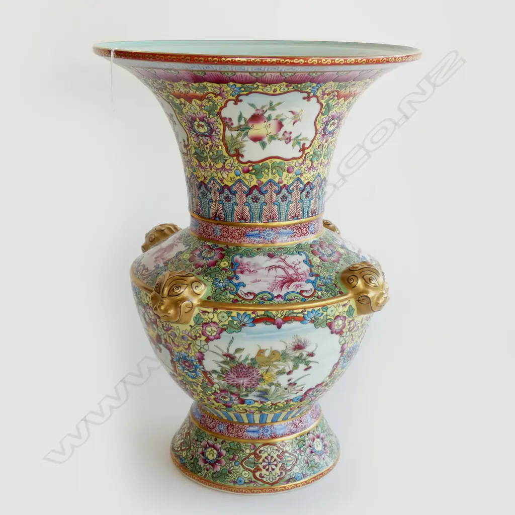 LGE CHINESE ANTIQUE STYLE POLYCHROME VASE Image 1++