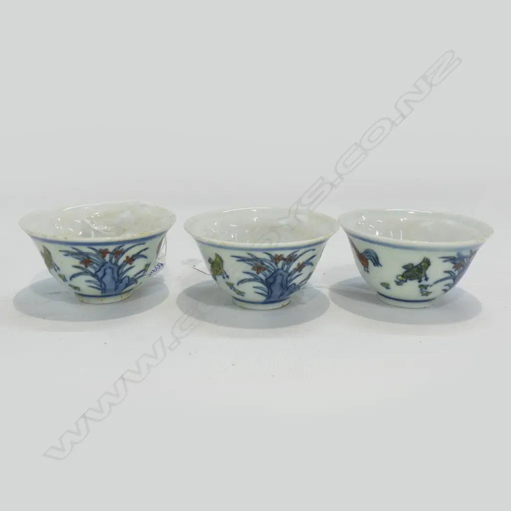 3 CHINESE "CHICKEN" TEA BOWLS. BLUE, RED, YELLOW & WHITE Image 1++