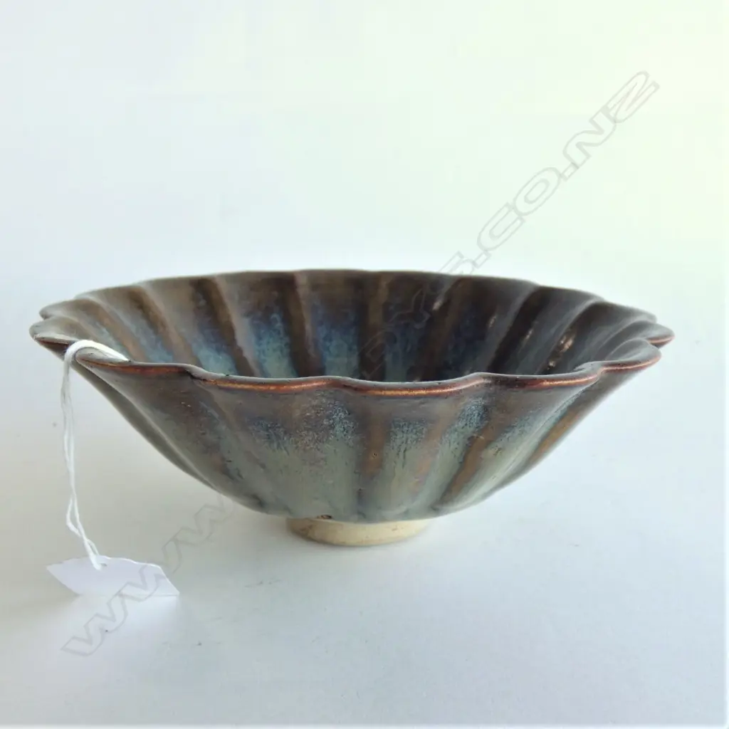 SONG-TYPE 'FLOWER' BOWL. DIA. 165mm Image 1++