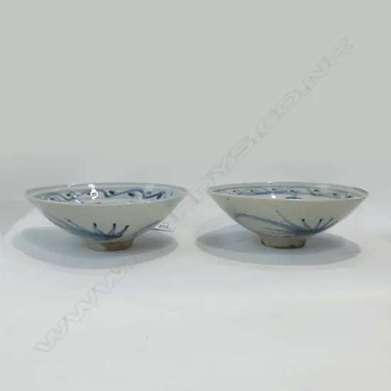 2 B/W MING BOWLS 175mm dia