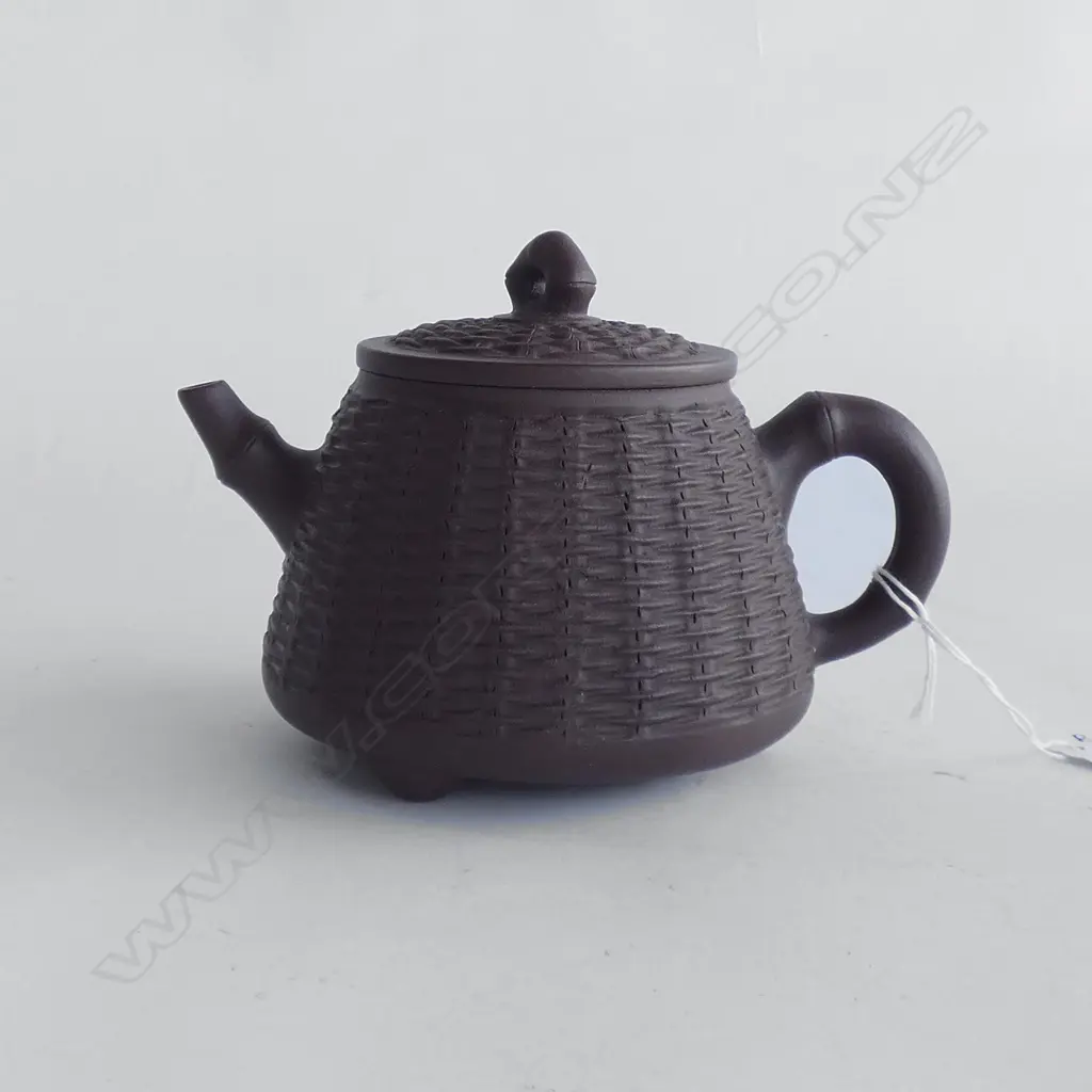 CHINESE ZISHA YIXING WARE TEAPOT  Image 1++