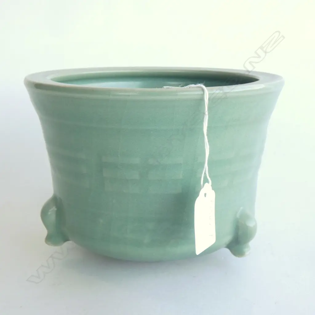 CHINESE CELADON CENSER. Image 1++