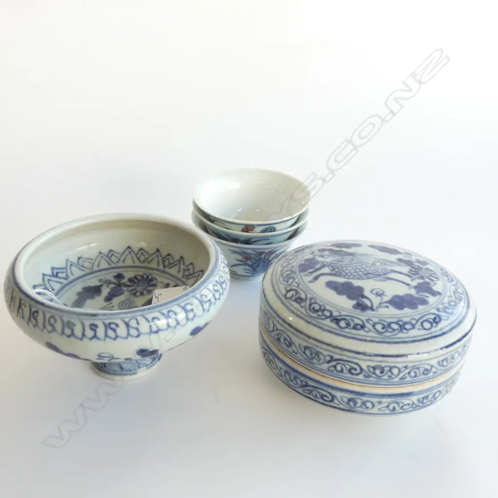 2 CHINESE B&W ITEMS, LIDDED BOWL + PEDASTAL BOWL Image 1++