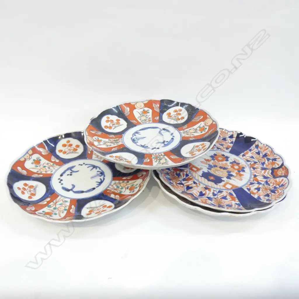 4 JAPANESE IMARI PORCELAIN PLATES. Dia.210mm Image 1++