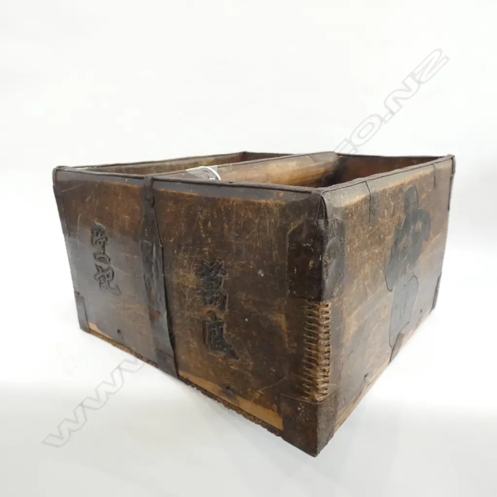 WOODEN ORIENTAL BOX; METAL DETAILING 290mm sq Image 1++