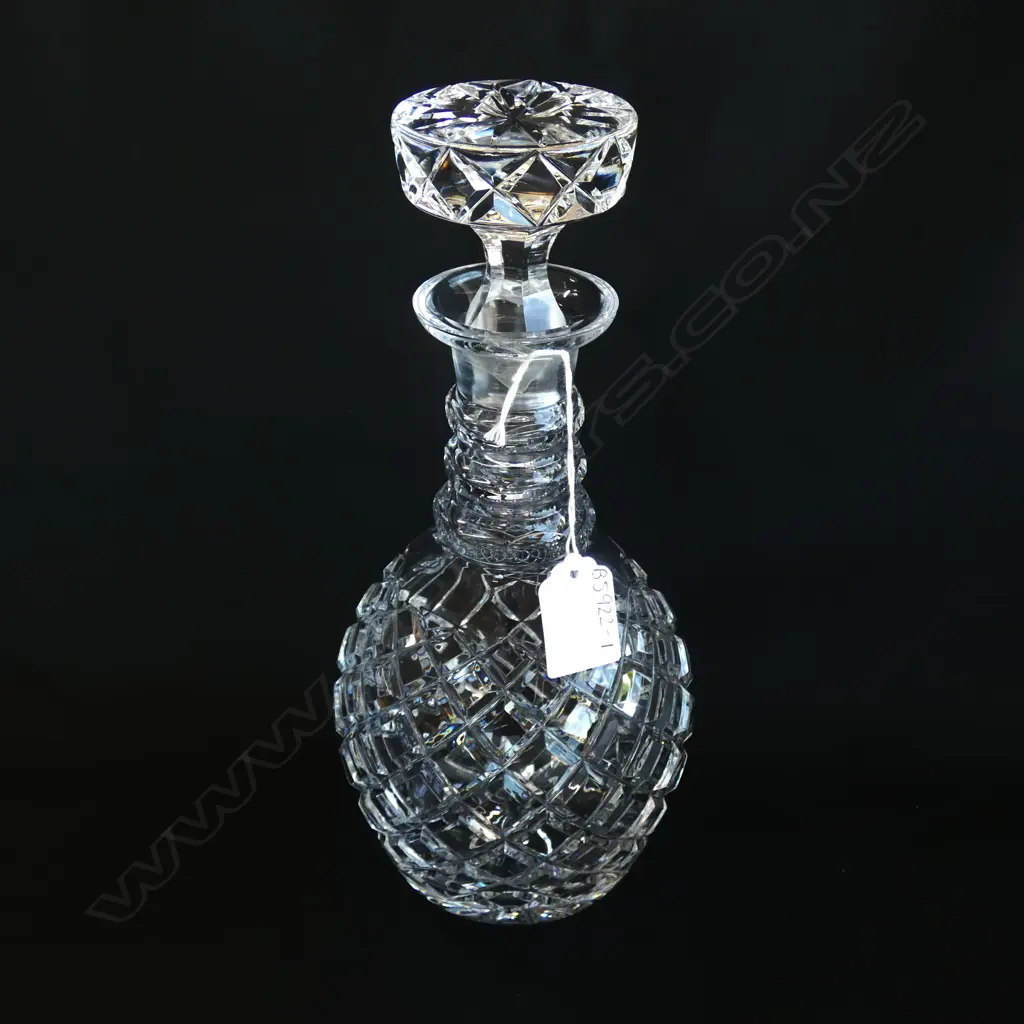 HEAVY CUT CRYSTAL DECANTER H. 265MM Image 1++