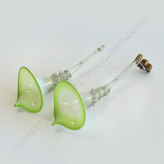 PR OF VICT  GLASS EPERGNE FLUTES L 285 MM