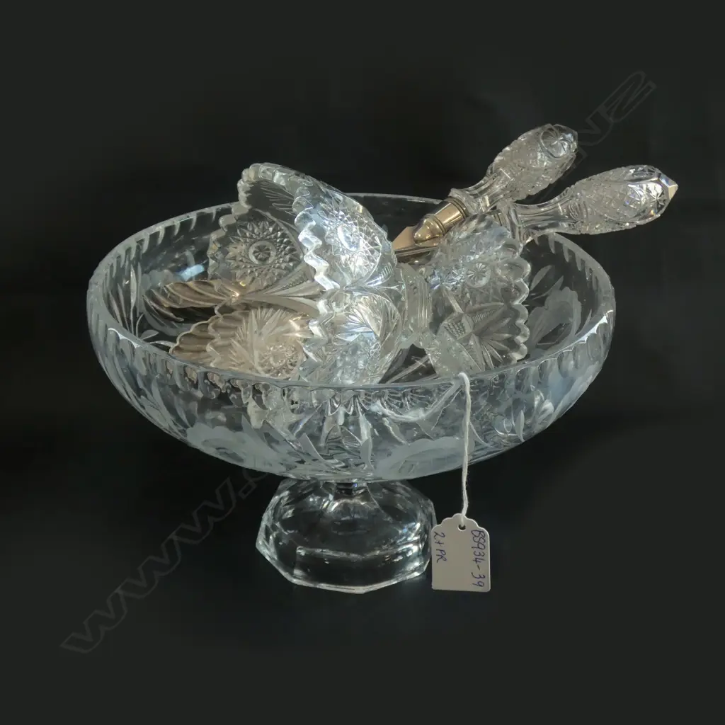 LG CRYSTAL FOOTED BOWL (DIA 235MM) SM CUT GLASS COMPORT  & GLASS HANDLE SALAD SERVERS  Image 1++