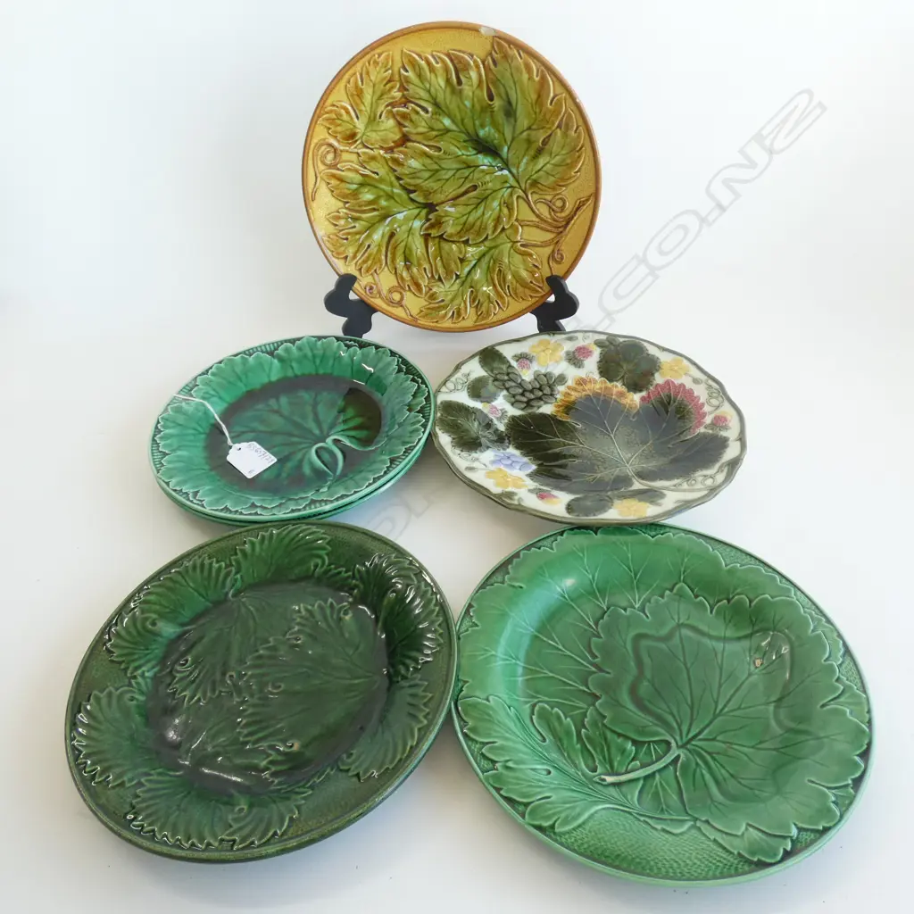 6 MAJOLICA PLATES; GREEN WEDGWOOD ETC... Image 1++