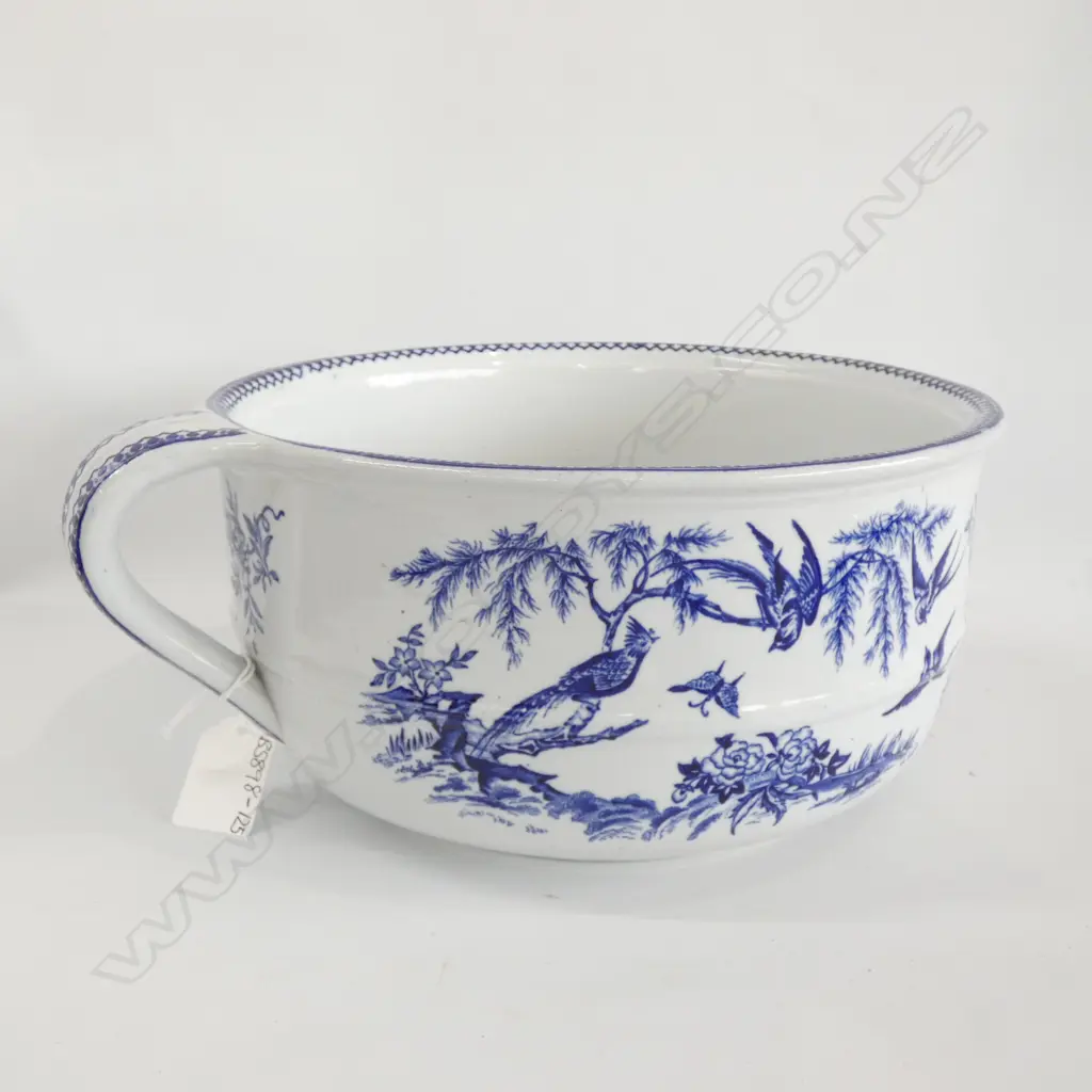 VINTAGE BLUE & WHITE CHAMBER POT W SWALLOWS DIA  225MM Image 1++