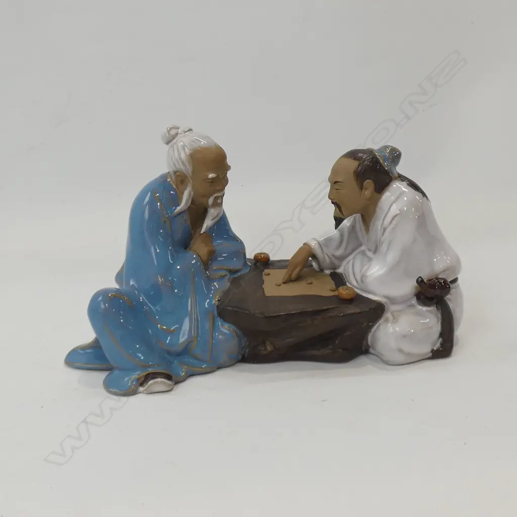 ORIENTAL PAINTED POTTERY FIGURES PLAYING GAME L 230MM Image 1++
