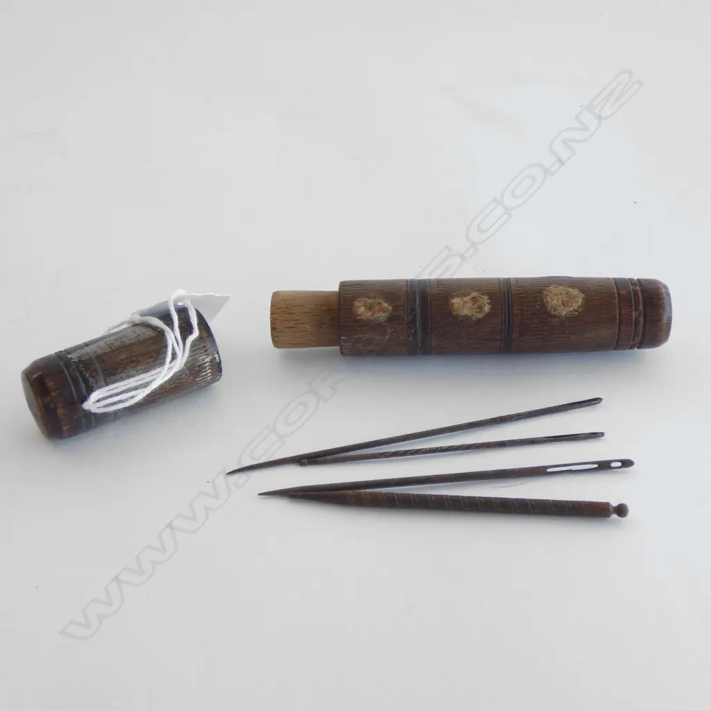 ANTIQUE NEEDLE CASE TURNED & PAINTED + NEEDLES L.125mm Image 1++