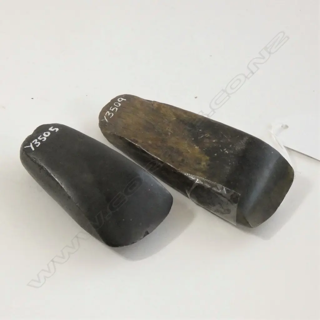 2 MAORI STONE ADZES L.90mm (CAN ONLY BE SOLD TO REGISTERED COLLECTORS) Image 1++