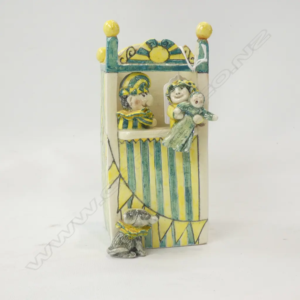 NZ POTTER UNKNOWN PUNCH & JUDY SCULPTURE H.170MM Image 1++