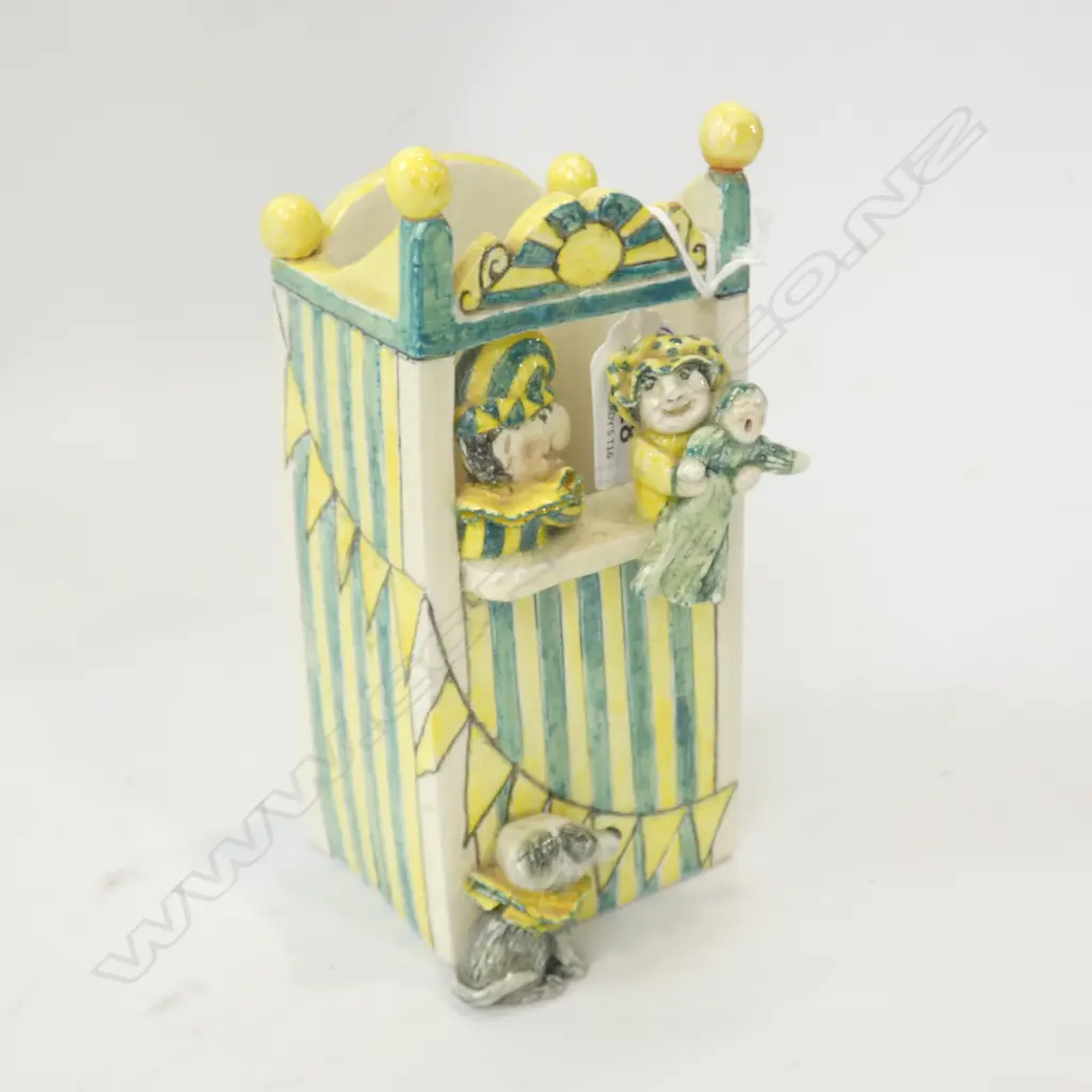 NZ POTTER UNKNOWN PUNCH & JUDY SCULPTURE H.170MM Image 1++