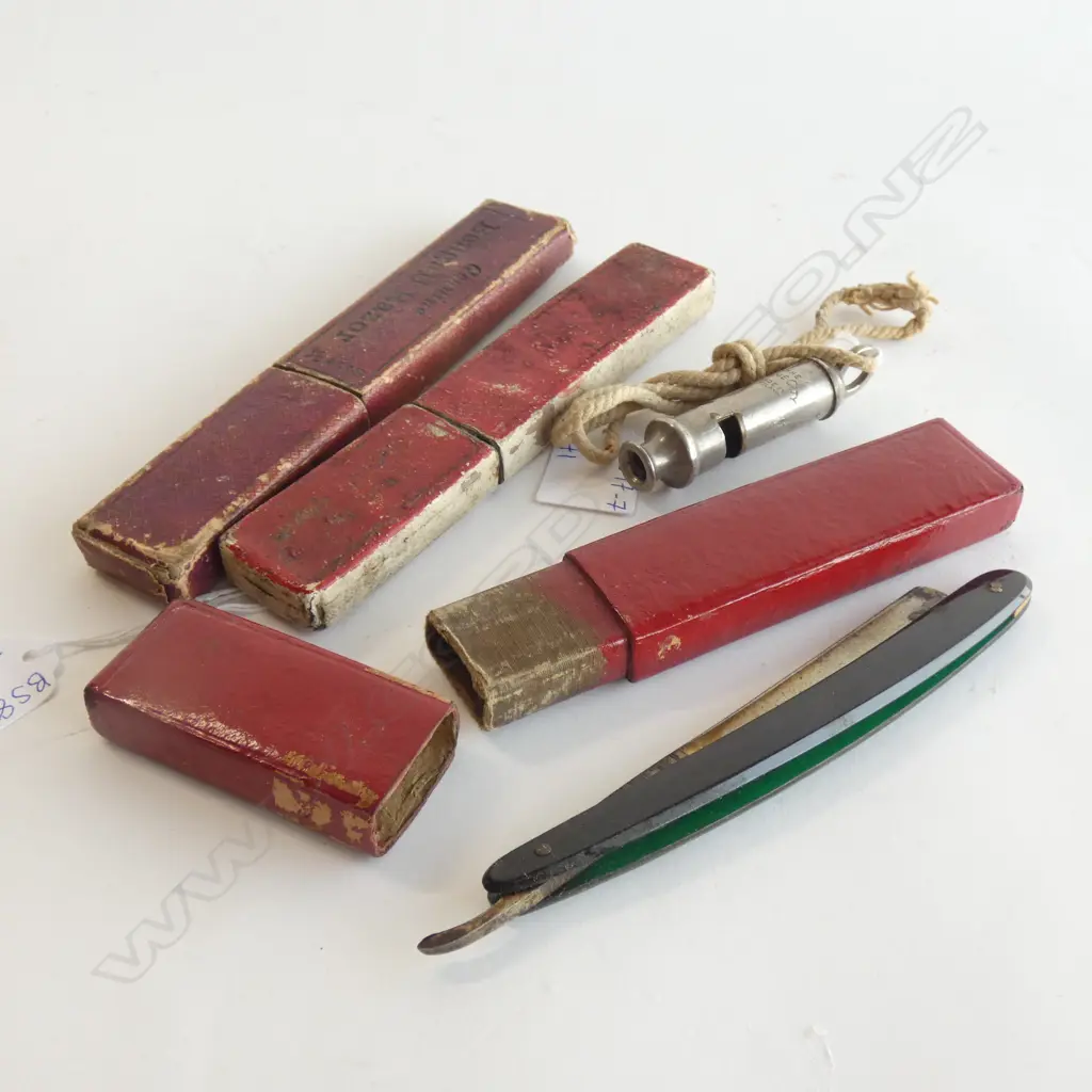 'THE ACME CITY' VINTAGE WHISTLE L 82MM + 3 OLD CUT THROAT RAZORS - IN ORIGINAL BOXES Image 1++