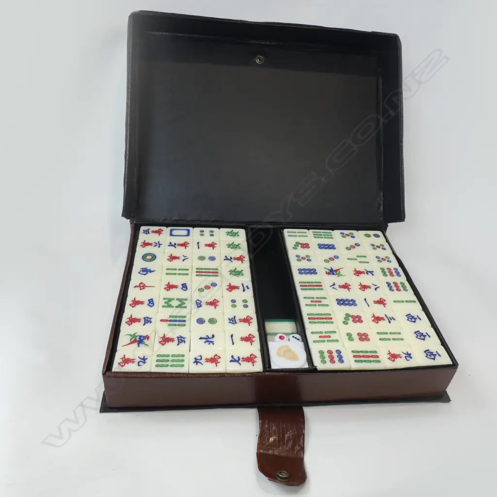 CASED MAH JONG SET Image 1++