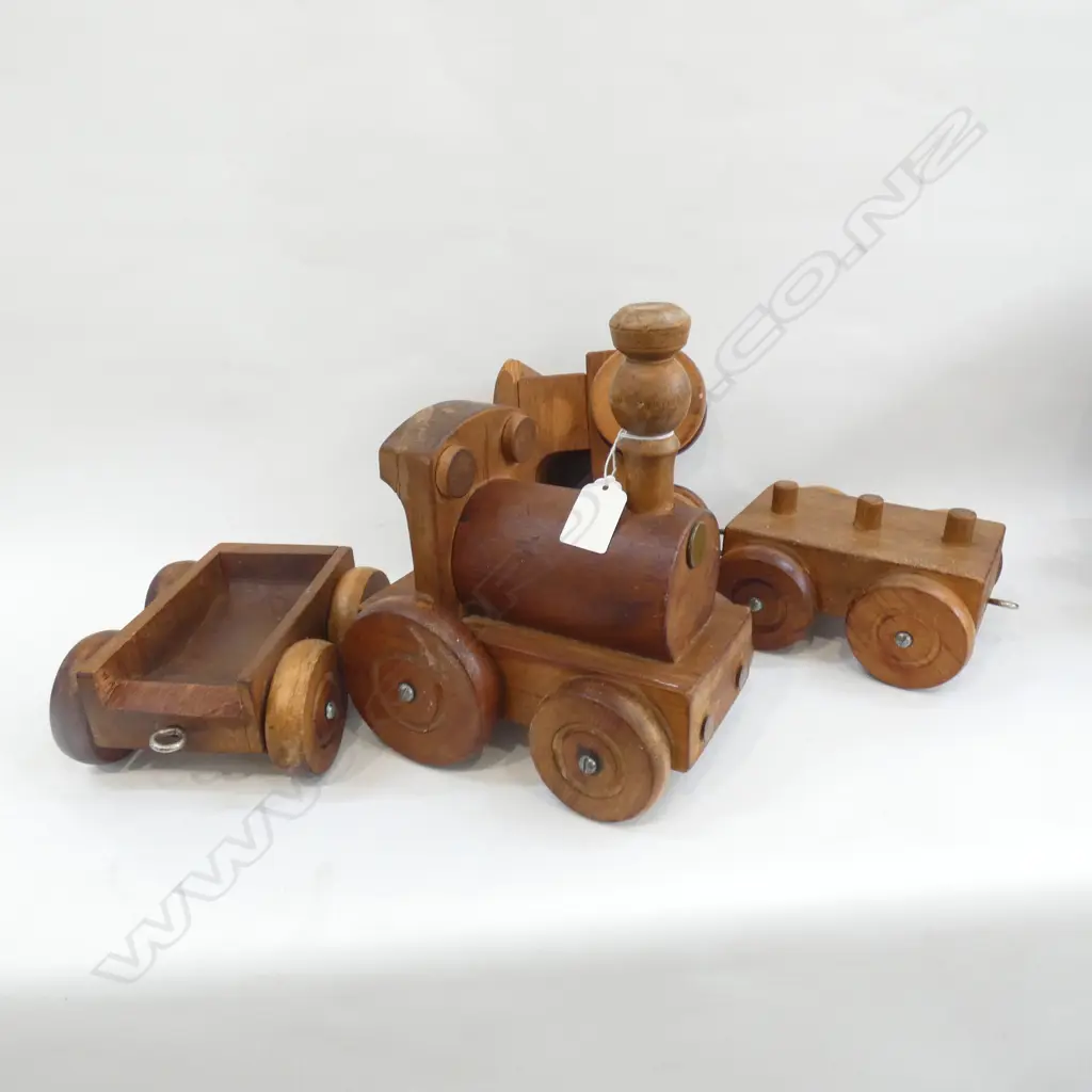 4 PCE CHILDS WOODEN TRAIN Image 1++