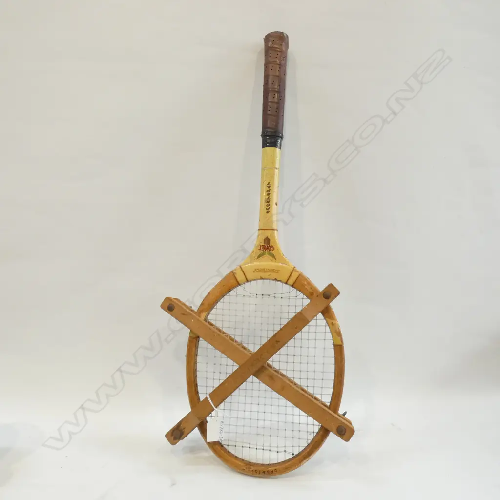 VINTAGE TENNIS RACQUET 'COMET'  Image 1++