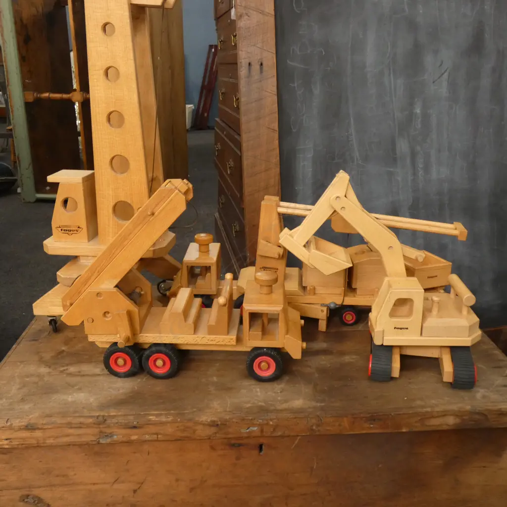 4 FUGAS GERMAN WOODEN TOYS; CRANE & TRUCKS Image 1++