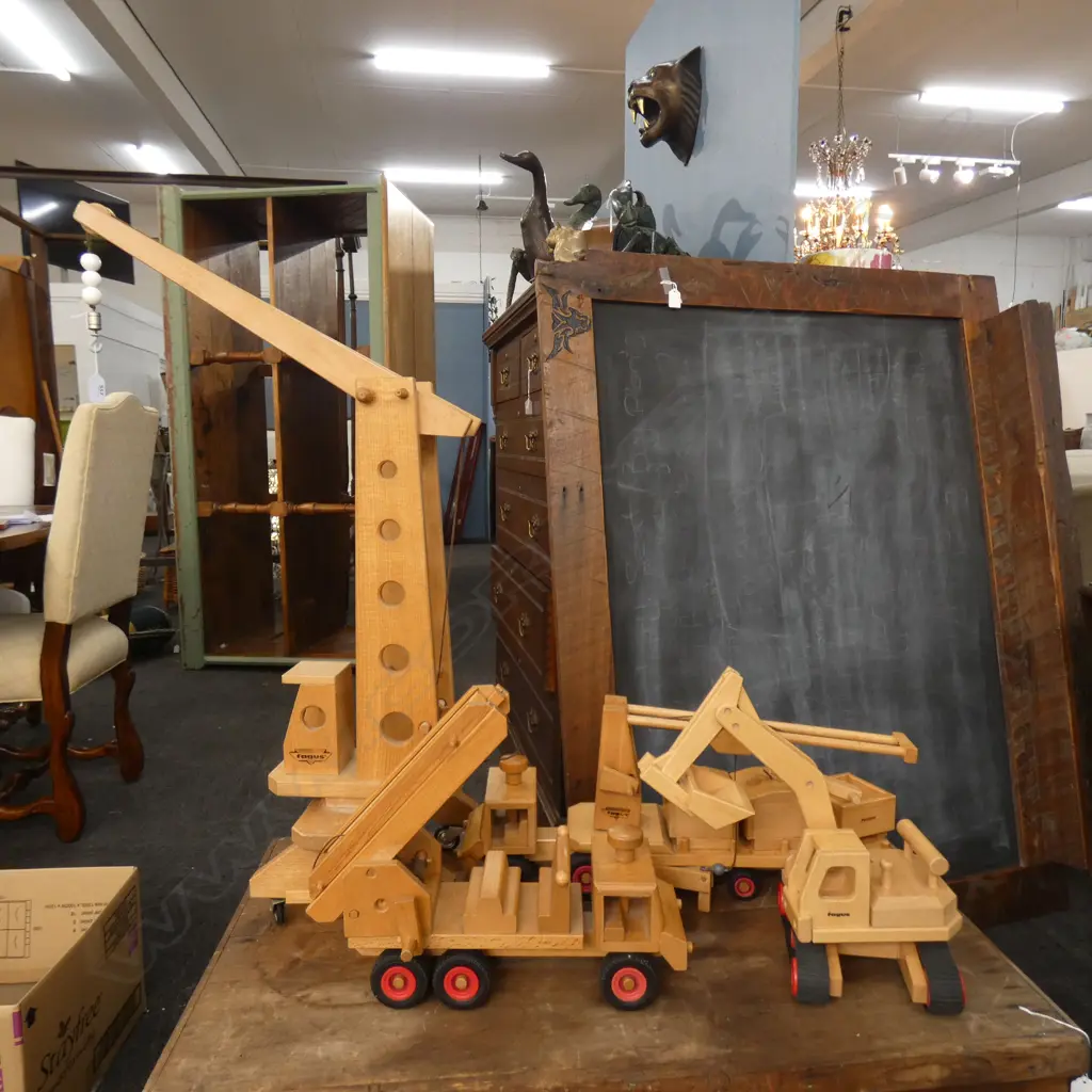 4 FUGAS GERMAN WOODEN TOYS; CRANE & TRUCKS Image 1++