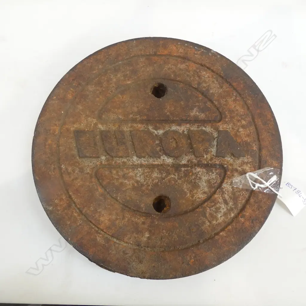 OLD EUROPA CAST IRON PETROL TANK COVER DIA 240MM Image 1++