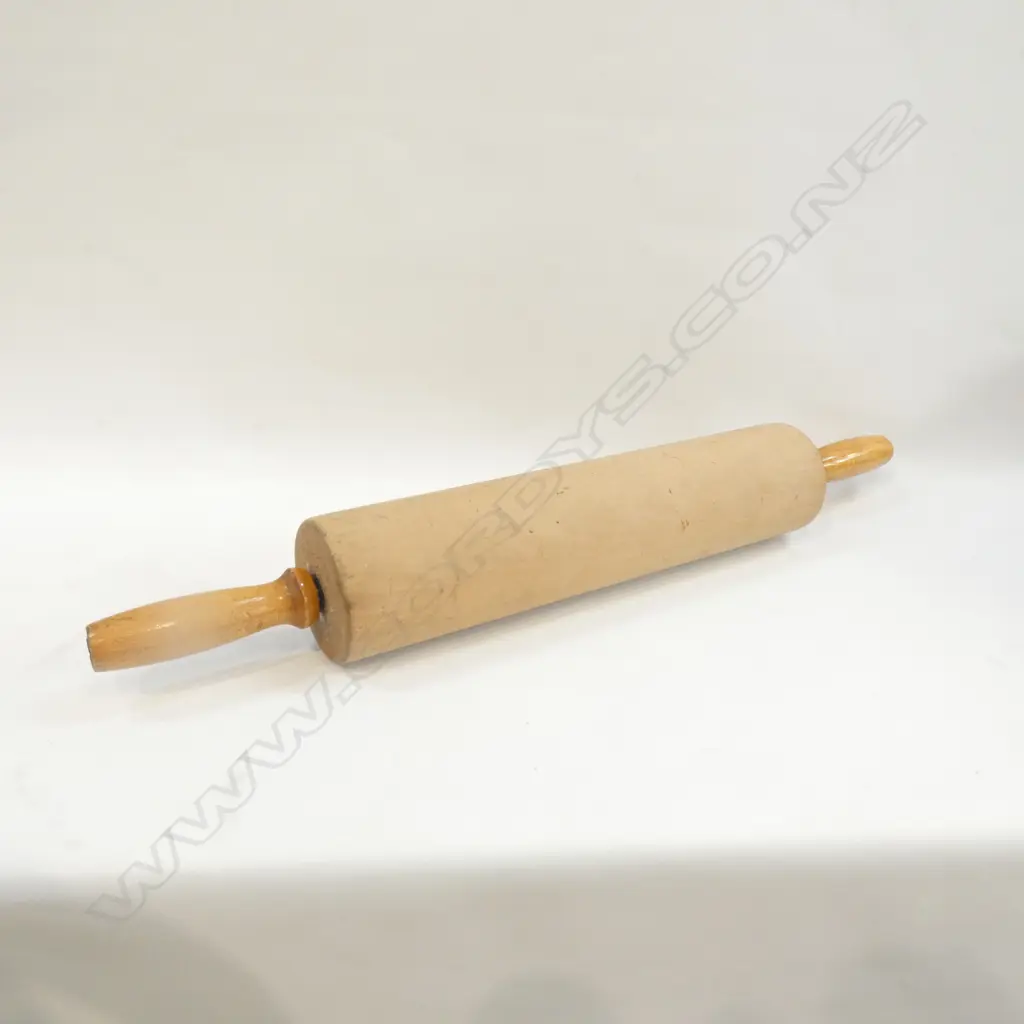 LG BAKERS WOODEN ROLLING PIN w METAL SHAFT L 580MM Image 1++