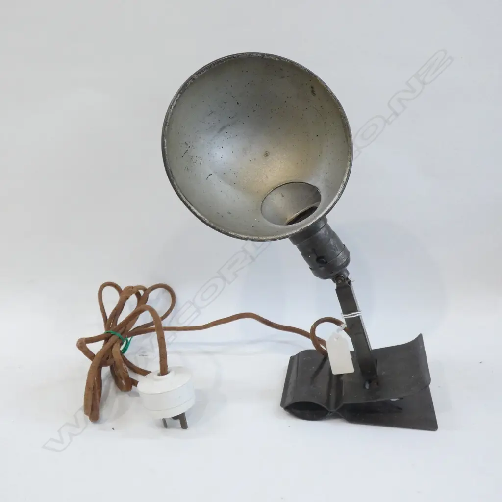 VINTAGE LAMP w. CLAMP BASE Image 1++