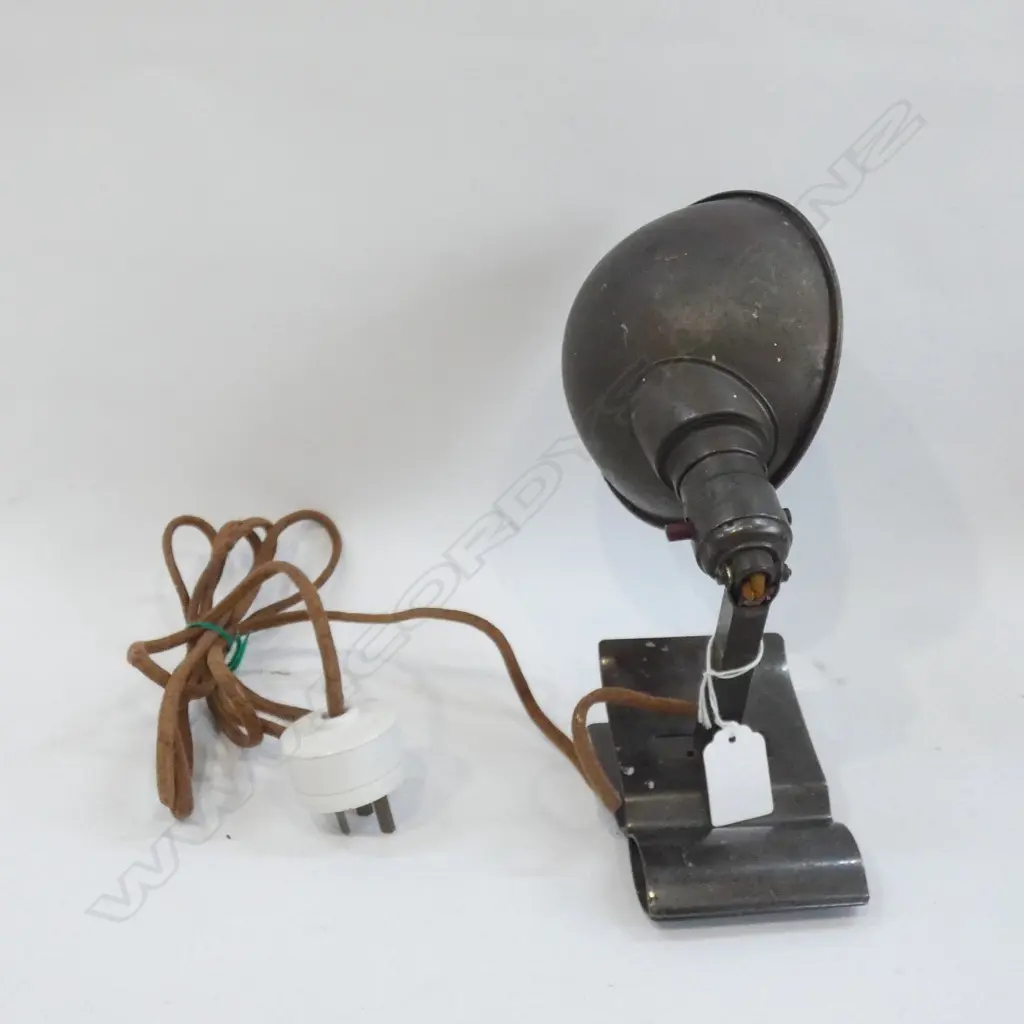VINTAGE LAMP w. CLAMP BASE Image 1++