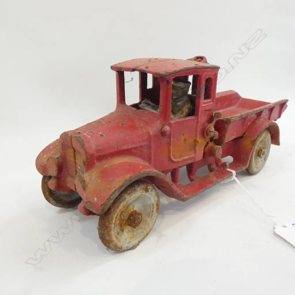 VINTAGE DIE CAST RED TIPPER TRUCK L 270MM Image 1++