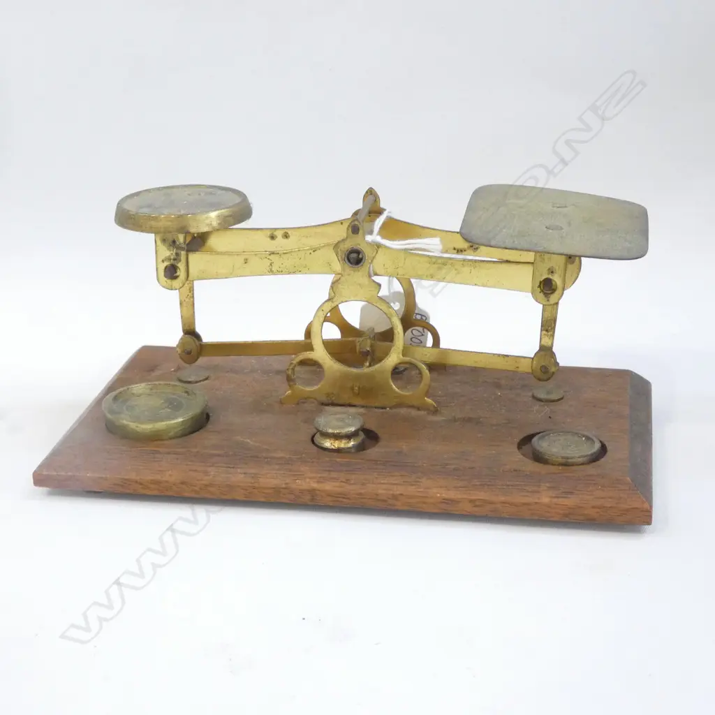 SM SET ENGLISH WOOD & BRASS SCALES W WEIGHTS L 185MM Image 1++