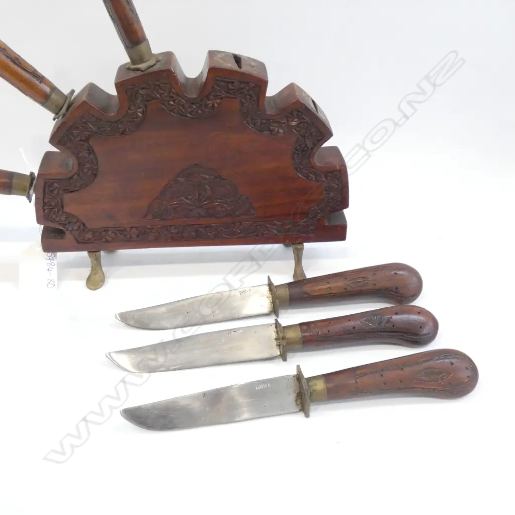 SET OF 6 STEAK KNIVES IN A CARVED WOODEN STAND Image 1++