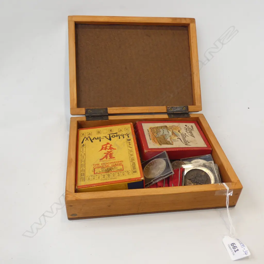 OLD WOODEN BOX OF COINS / MAH JONG ETC.. Image 1++