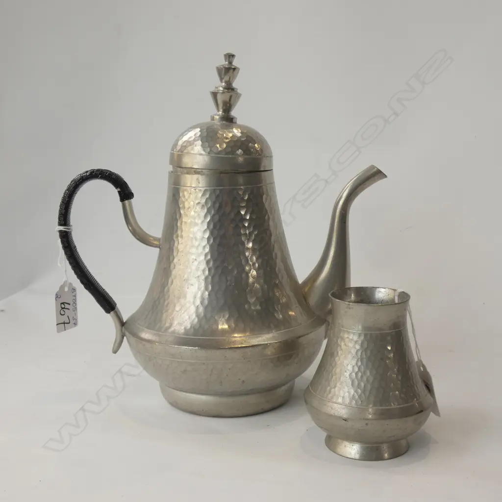 PEWTER COFFEE POT(H 265MM & PEWTER VASE (H 100MM) Image 1++