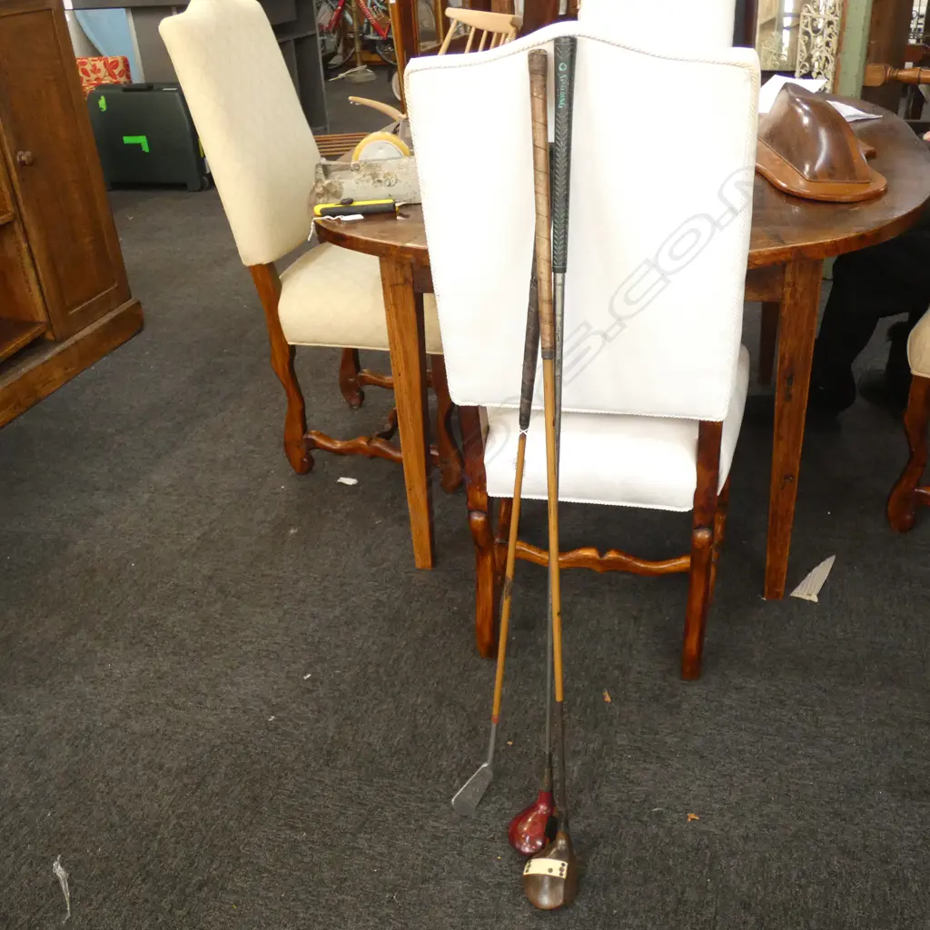 3 VINTAGE GOLF CLUBS L.1110mm Image 1++