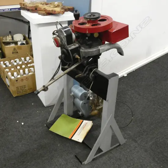 OUTBOARD MOTOR