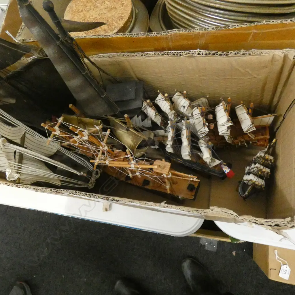 BOX LOT SAILING SHIP MODELS  Image 1++